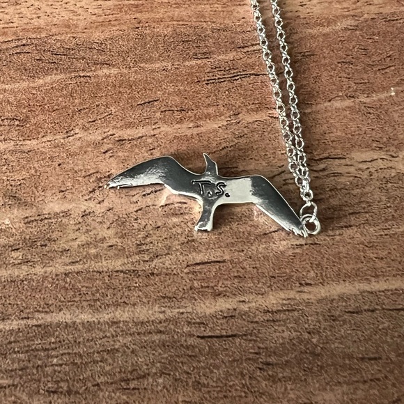 Authentic Taylor Swift 1989TV Seagull Necklace in Silver - Picture 4 of 6